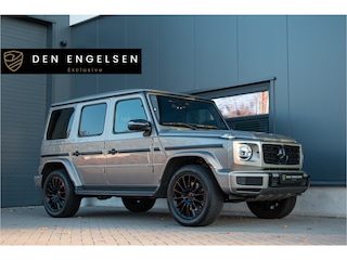 Mercedes-Benz G-klasse 500 AMG | ACC | 360 Cam | Burmester 4D | Massage & Ventilatie | Carbon | Lane & Side Assist | Trekhaak 3500kg | Dynamic Select | Garagedeuropener | Treeplanken | Sfeerverlichting | Dealer Onderhouden | Nightpakket | Mojavezilver Metallic | Stoel & Bankverwarming | V8 422PK | Alarm.