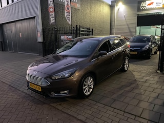 Ford Focus Wagon 1.0 Titanium 1e Eigenaar! Trekhaak Navi Airco NAP APK