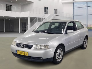 Audi A3 1.6 Attraction/ LAAG KM / VELGEN