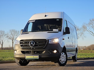 Mercedes-Benz Sprinter 317 L2H2 Mbux RWD!