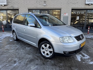 Volkswagen Touran 2.0-16V FSI Highline Trekhaak Nieuwe apk