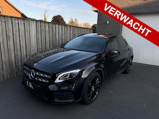 Mercedes-Benz GLA 180 AMG Aut Panoramadak SportLeder+Memory Nightpakket Navi Led Camera 19" Pdc