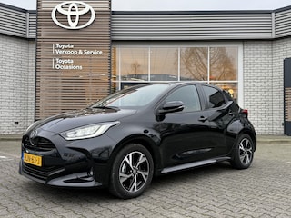 Toyota Yaris HYBRID 115 DYNAMIC COMFORT PACK STOEL/STUURVERW APPLE/ANDROID NAVI BLIND-SPOT PARKCAMERA KEYLESS PARKSENSOR V+A NL-AUTO