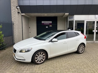 Volvo V40 1.6 D2 Momentum / PANODAK / CAMERA / STOELVERWARMING / ALU VELGEN
