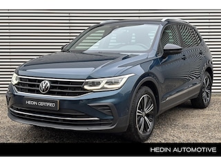 Volkswagen Tiguan 1.5 TSI R-Line Business+ / Facelift Model / Standkachel / Navigatie / Dode Hoek detectie / Electrische trekhaak / Automatisch inparkeren / Keyless Entry & Keyless start / Stoelverwarming voor / Electrisch uitklapbare trekhaak / Digitaal dashboard /
