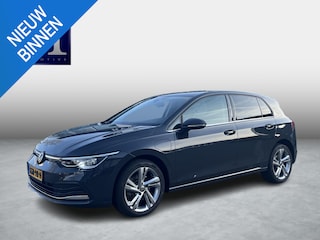 Volkswagen Golf 1.4 eHybrid Style PHEV PLUG-IN HYBRIDE VAN: €22.900,- VOOR: €21.877,- UW EINDEJAARSVOORDEEL: €3.023 | R-LINE VELGEN | MEM. STOEL MET MASSAGE| STOEL + STUUR VERW. | ADAPTIVE CRUISE| CAMERA|