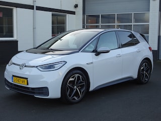 Volkswagen ID.3 First Plus 58 kWh Navigatie, automatische airco, parkeersensoren, achteruitrijcamera, afneembare trekhaak, cruise controle, wifi, SoH 92 %,  ENZ.