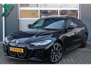 BMW i4 EDrive35 70 kWh M-Sport | Fabrieksgarantie & Schuif-/kanteldak | Nette en complete Nederlandse I4 (BTW auto)
