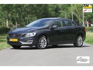 Volvo S60 1.6 T4 Summum 179 pk Automaat / Vol opties / Leder interieur / Navigatie / Airco met climate control / enz.