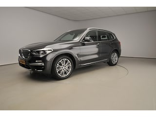 BMW X3 xDrive20i Panoramadak / Trekhaak / Sportstoelen / Park -assist / LED / Harman-Kardon / Head-up / Alu wielen 19 inch