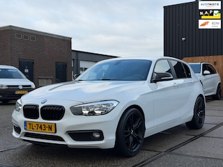 BMW 118i Sport Cruise Clima PDC LED 18'' M velgen + M-Stuur