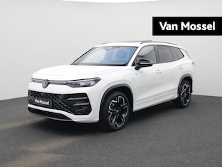 Volkswagen Tayron 1.5 eHybrid R-Line Edition 272 PK | Panoramadak | Trekhaak | 360 Camera | Lederen Stoelen | Stoelverwarming | Navigatie Groot | Head-Updisplay | Black Style