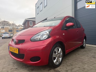 Toyota Aygo 1.0-12V Aspiration Red/Airco/Leder/AUX/Goed-onderhouden/Lmv