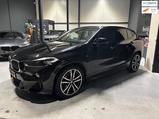 BMW X2 SDrive18i High Executive / PANO / HUD / TREKHAAK / CAMERA