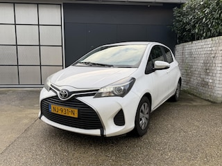 Toyota Yaris 1.0 VVT-i Aspiration | Achteruitrijcamera | Bluetooth telefoonvoorbereiding |