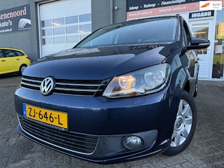 Volkswagen Touran 1.4 TSI Highline 6 bak en met parkeersensoren en trekhaak en navigaite