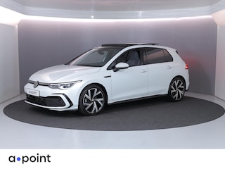 Volkswagen Golf 1.5 eTSI R-Line 150 pk Automaat (DSG) | Navigatie | Panoramadak | Parkeersensoren (Park assist) | Achteruitrijcamera | Stoelverwarming | R-Line |
