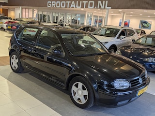 Volkswagen Golf 1.8-5V Highline Automaat Airco, Cruise Control, Trekhaak, Stuurbekrachtiging