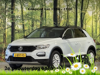 Volkswagen T-Roc 1.5 TSI Sport | Navigatie | Camera | Adaptieve Cruise Control | Lane Assist | Trekhaak | Parkeersensoren | Front Assist |  Airconditioning | Elektrische Ramen |