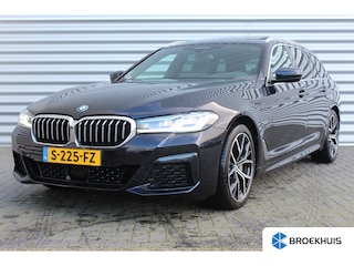 BMW 5-serie Touring 530e 292PK X-DRIVE HIGH EXECUTIVE M-SPORT / NAVI / LEDER / LASER-LED / CLIMA / PDC / 19" LMV / CAMERA / KEYLESS / HARMAN KARDON / PANO. DAK / WEGKLAP. TREKHAAK / WINTERPAKKET / ADAPT. CRUISECONTROL / NIEUWSTAAT !!