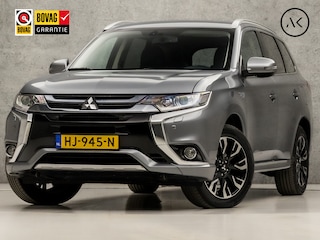 Mitsubishi Outlander 2.0 PHEV Deluxe 203Pk Automaat (NAVIGATIE, LEDER/ALCANTARA, CAMERA, STOELVERWARMING, SPORTSTOELEN, GETINT GLAS, TREKHAAK, KEYLESS, NIEUWSTAAT)