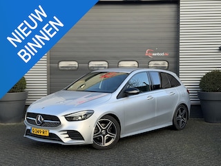 Mercedes-Benz B-klasse 180d AMG Night Edition | Camera | Widescreen | Navigatie | Elektrische Achterklep |