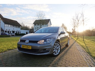 Volkswagen Golf 1.2 TSI Business Edition | Trekhaak | Massage | Stoelverwarming | Camera | Navi | PDC |
