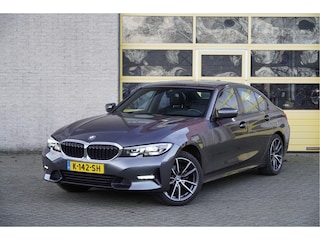 BMW 318i Automaat! Executive Sportline BJ2021 Lmv 18" | Led V+A | Pdc | Navi | Elek. trekhaak | Dashboard verlichting | Virtual cockpit | Climate control | Cruise control | Elek. Be stoel + Mem | Sportstoelen | Zwarte hemel | Getint glas