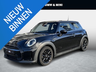 Mini Cooper 1.5 Essential Grote Navi & Apple Carplay