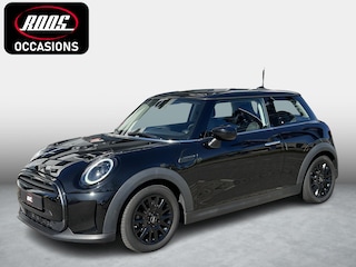 Mini Cooper 1.5 Essential Grote Navi & Apple Carplay