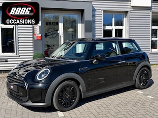 Mini Cooper 1.5 Essential Grote Navi & Apple Carplay