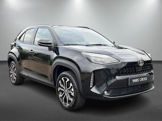 Toyota Yaris Cross 1.5 Hybride 130 pk Black Edition, Safety + Winter pakket.