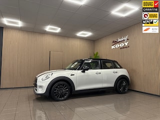 Mini Cooper 1.5 Serious Business * Panoramadak / Navigatie / LED / Parkeersensoren / NL Auto *