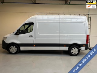 Mercedes-Benz Sprinter Automaat 211 2.2 CDI L2H2 3Persoons, Imperiaal + Trap, Kast, M-BUX, Trekhaak, RIJKLAARPRIJS! NETTE BUS!