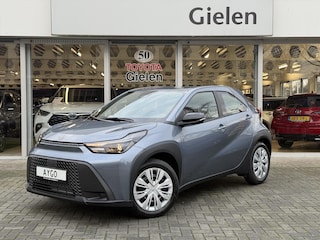 Toyota Aygo 1.5 Hybrid Play | Celestite grey, Apple CarPlay/Android Auto, Parkeercamera, Adaptive cruise control