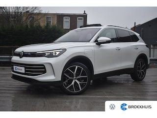 Volkswagen Tiguan 1.5 eHybrid 204PK Elegance | Schuif-kanteldak | Beige lederen interieur | Harman Kardon | Assistantie Pakket plus | Comfort Pakket plus | Elektrische trekhaak