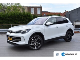 Volkswagen Tiguan 1.5 eHybrid 204PK Elegance | Schuif-kanteldak | Beige lederen interieur | Harman Kardon | Assistantie Pakket plus | Comfort Pakket plus | Elektrische trekhaak