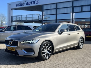 Volvo V60 2.0 T6 Recharge 340 pk AWD Momentum Pro Navigatie Trekhaak Panoramadak Head Up Camera PDC v+a Dab Carplay Extra Getint Glas NL Auto 1e Eigenaar Plug in Hybride