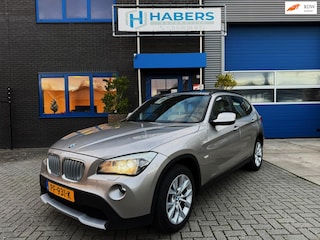 BMW X1 XDrive28i Business 245PK|Navi|Xenon|Automaat|Panoramadak|Sportstoelen|Leder bekleding|Trekhaak|4x4|StoelVW|Clima|PDC|Isofix