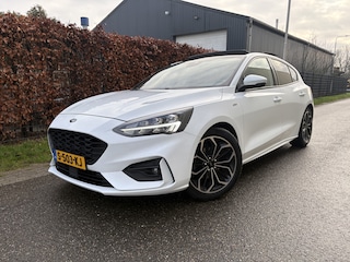 Ford Focus 1.5 EcoBoost ST Line / AUTOMAAT / NAVI / PANORAMADAK / 120dkm!