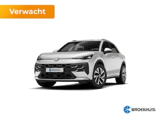 Volkswagen T-Roc Life First Edition | 'App-Connect' draadloze smartphone integratie | Automatische afstandsregeling (Adaptive Cruise Control) | Buitenspiegels elektrisch instel-, verwarm- en inklapbaar