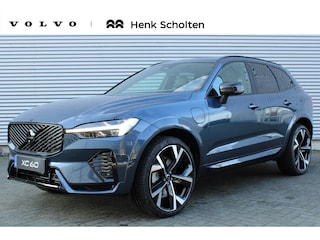 Volvo XC60 2.0 T6 Plug-in hybrid AWD Plus Black Edition | 22" 5-Dubbel Spaaks Glossy Black / Diamond Cut Velgen | Luxe Lederen Bekleding | Extra Getint Glas Achterportieren En Bagageruimte | Grafisch Head-up Display | Elektrisch Glazen Panorama-Dak | Visual Park Assist Met Front "Fisheye" View | Electronic Climate Controle | Verwarmende Voorstoelen + Stuurwiel | Verwarmbare Buitenste Zitplaatsen Tweede Zitrij |