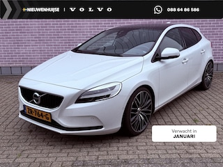 Volvo V40 1.5 T3 Dynamic Edition Automaat | Parkeersensoren voor-achter en Camera | Lederen bekleding | LED verlichting | Extra getint glas | DAB | Harman Kardon audio | Keyless | 19" lichtmetalen velgen