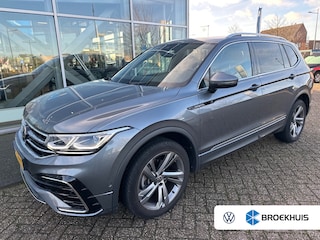 Volkswagen Tiguan 1.5 TSI 150PK R-Line Business+ 7P. | TREKHAAK | PANORAMADAK | 19 INCH | ELEKTR. A. KLEP | STUUR + STOELVERW. | NAVIGATIE
