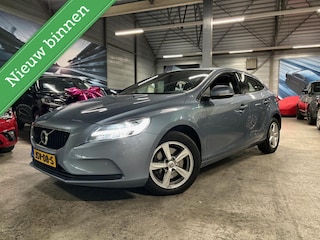 Volvo V40 2.0 T2 Kinetic | LED | Trekhaak | Camera | OH compleet