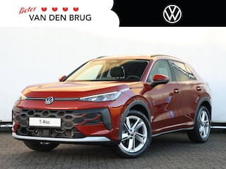 Volkswagen T-Roc Life First Edition 1.5 eTSI 116 PK | Trekhaak | 18" velgen | Camera | Getint glas |