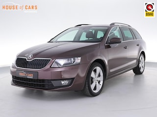 Skoda Octavia Combi 1.4 140pk TSI Elegance Businessline |dealer onderhouden|climatronic|stoelverwarming|cruise control|bi-xenon|parkeersensoren|DAB+|donker getint glas|elektrische achterklep|