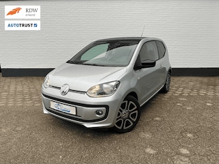 Volkswagen Up 1.0 High Up! 75PK PANODAK l NAVI l BLUETOOTH