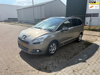 Peugeot 5008 1.6 THP Style 5p. Pano Pdc Voor En Achter Navi Mist Lampen Voor Cruise Nette Auto