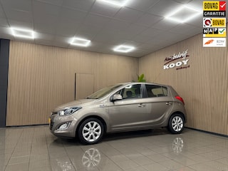 Hyundai i20 1.2i i-Deal * 65.153 km + NAP / Airco / LM Velgen / NL Auto *